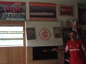 Até a churrasqueira do Bar tem o símbolo Campeão de tudo. (Imagem, arquivo BAC)