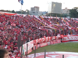 O Mar vermelho invadiu Caxias do Sul (Imagem: Arquivo BAC) 