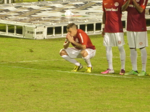 D'Ale ficou preocupado com o gol perdido (Imagem: Arquivo BAC)