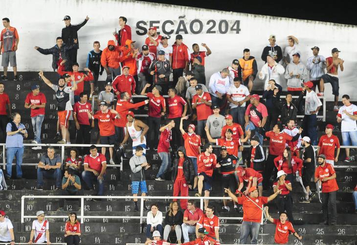 torcida-colorada-em-santos