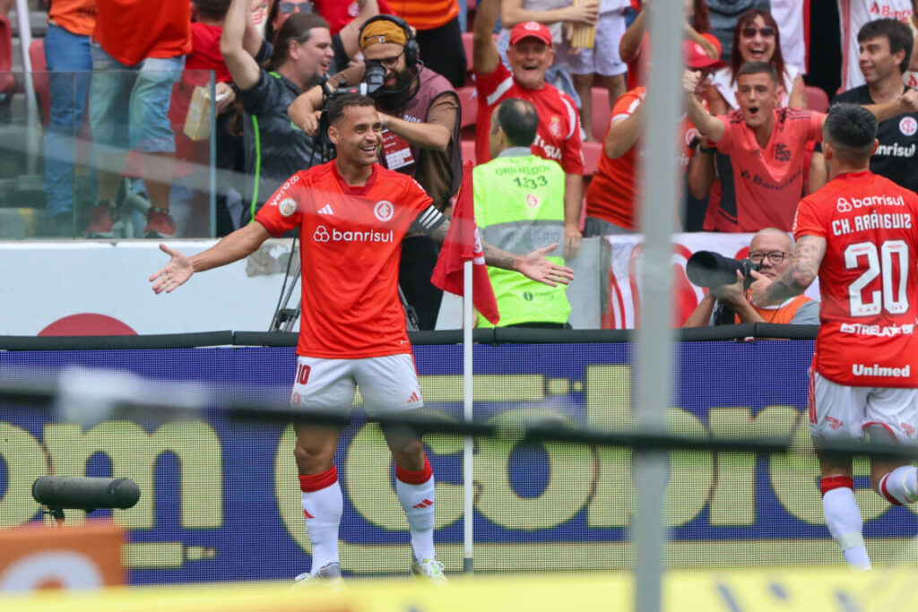 Gol de Alan Patrick na goleada colorada por 7 x 1 no Beira-rio (Foto: Site Sport Clube Internacional | Ricardo Duarte).